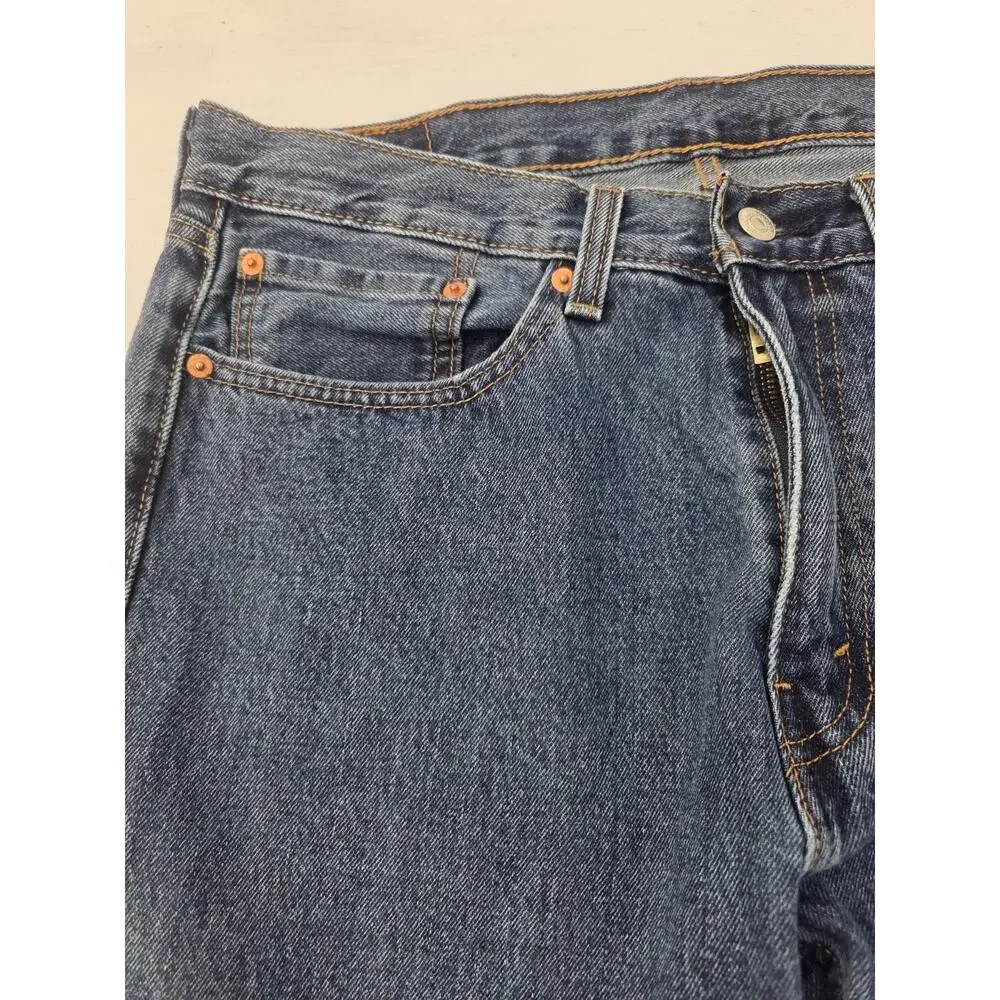 Levis measurements shown